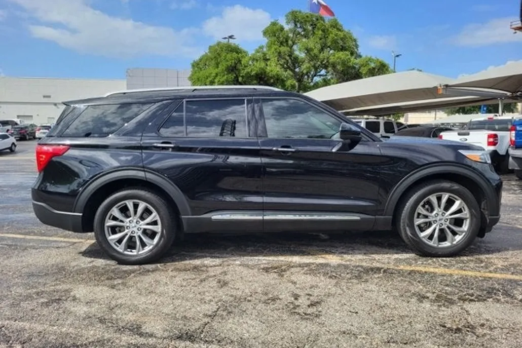 2023 Ford Explorer Limited photo 1