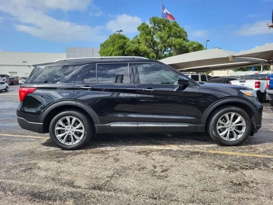 2023 Ford Explorer Limited photo 1