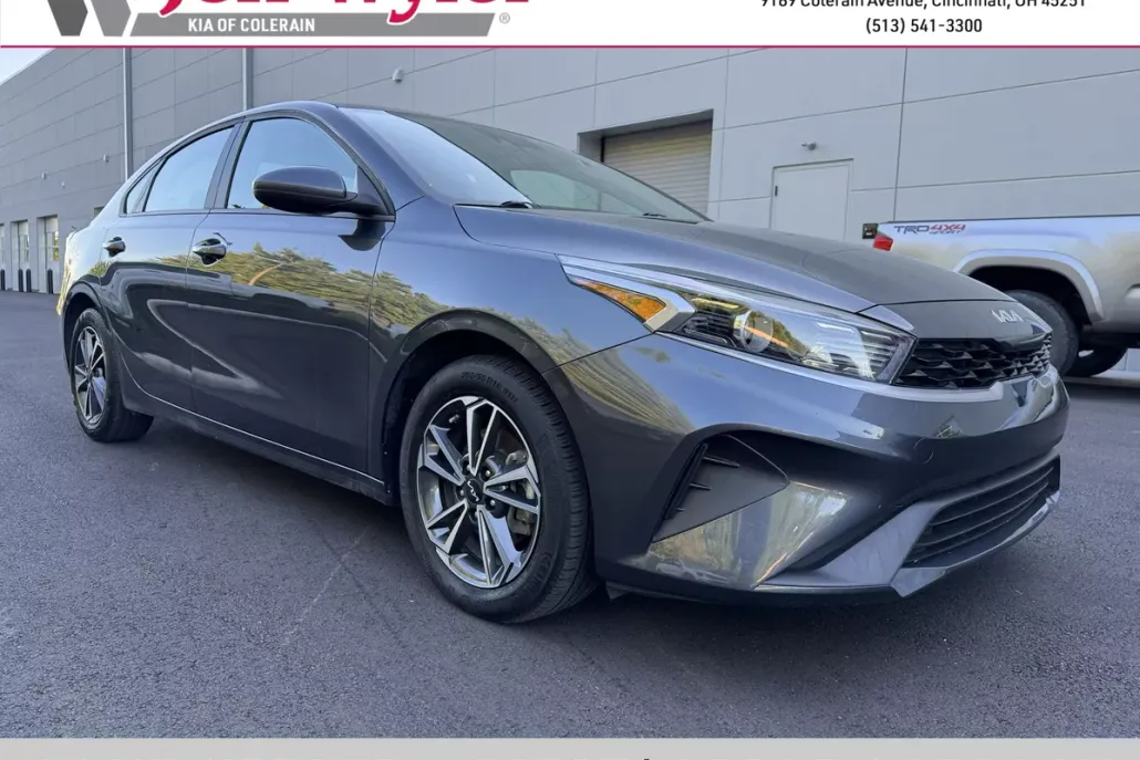2023 Kia Forte LXS photo 1