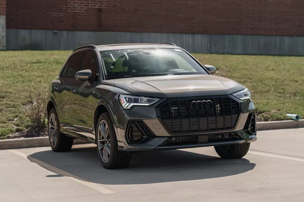 2025 Audi Q3 S line Premium photo 1