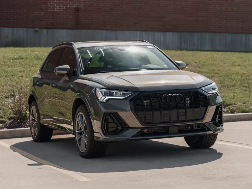2025 Audi Q3 S line Premium photo 1