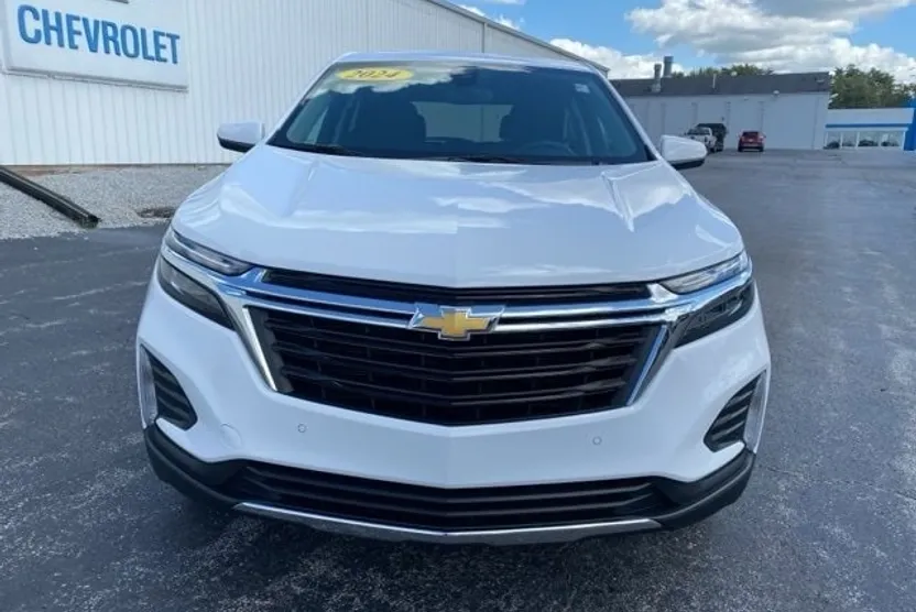 2024 Chevrolet Equinox LT photo 1