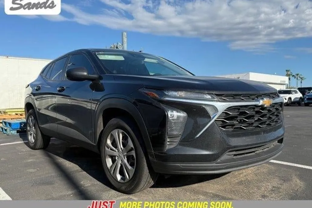2024 Chevrolet Trax LS photo 1