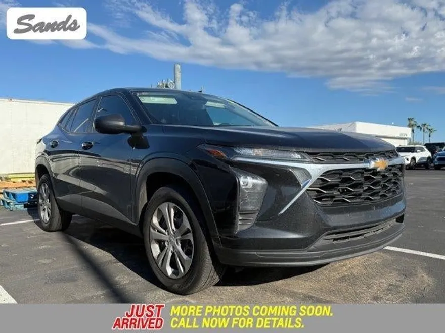 2024 Chevrolet Trax LS photo 1