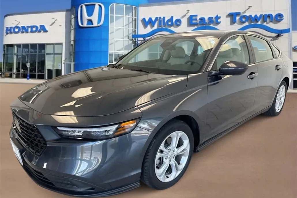 2023 Honda Accord LX photo 1