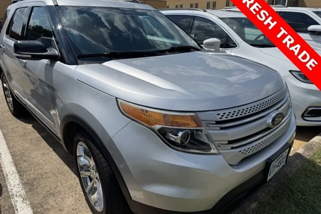 2015 Ford Explorer XLT photo 1
