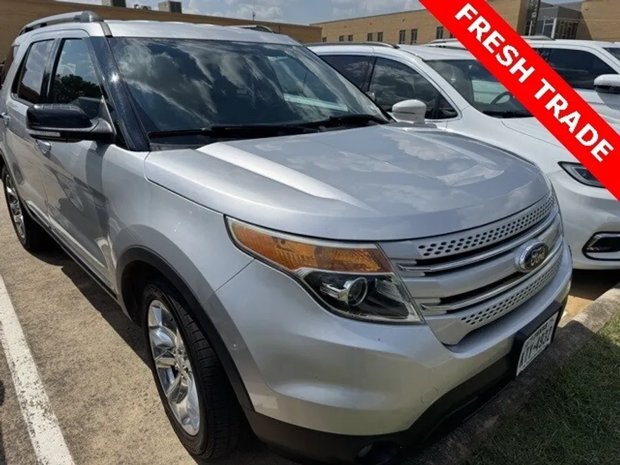 2015 Ford Explorer XLT photo 1