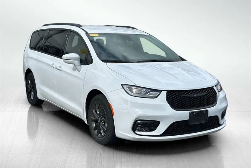 2021 Chrysler Pacifica Touring L photo 1