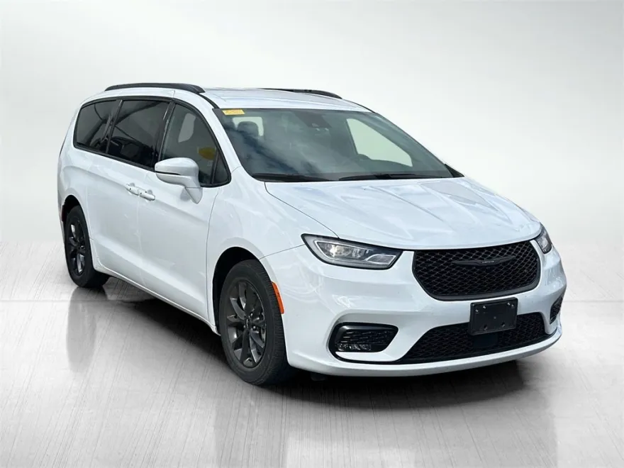 2021 Chrysler Pacifica Touring L photo 1
