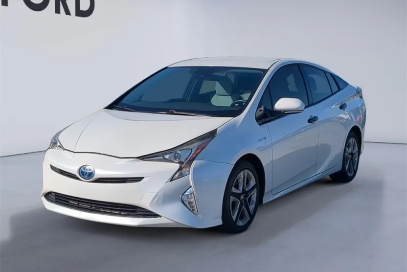 2017 Toyota Prius Three Touring photo 1