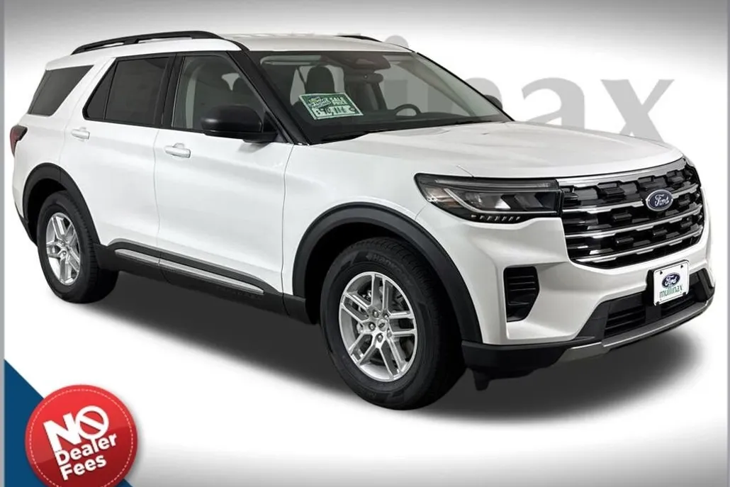 2025 Ford Explorer photo 1