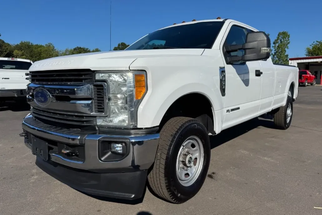 2017 Ford F-350 XLT photo 1
