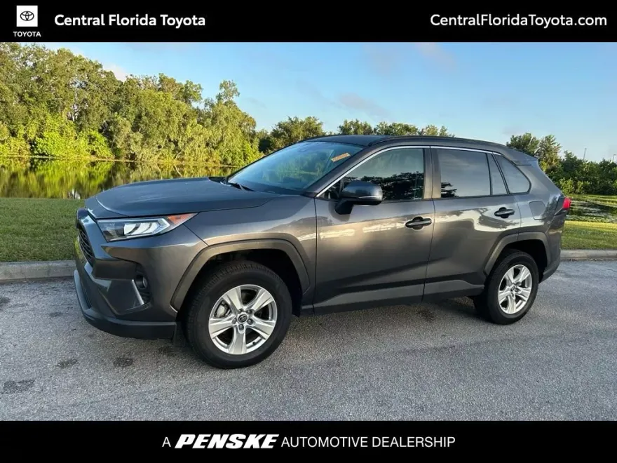 2021 Toyota RAV4 XLE photo 1