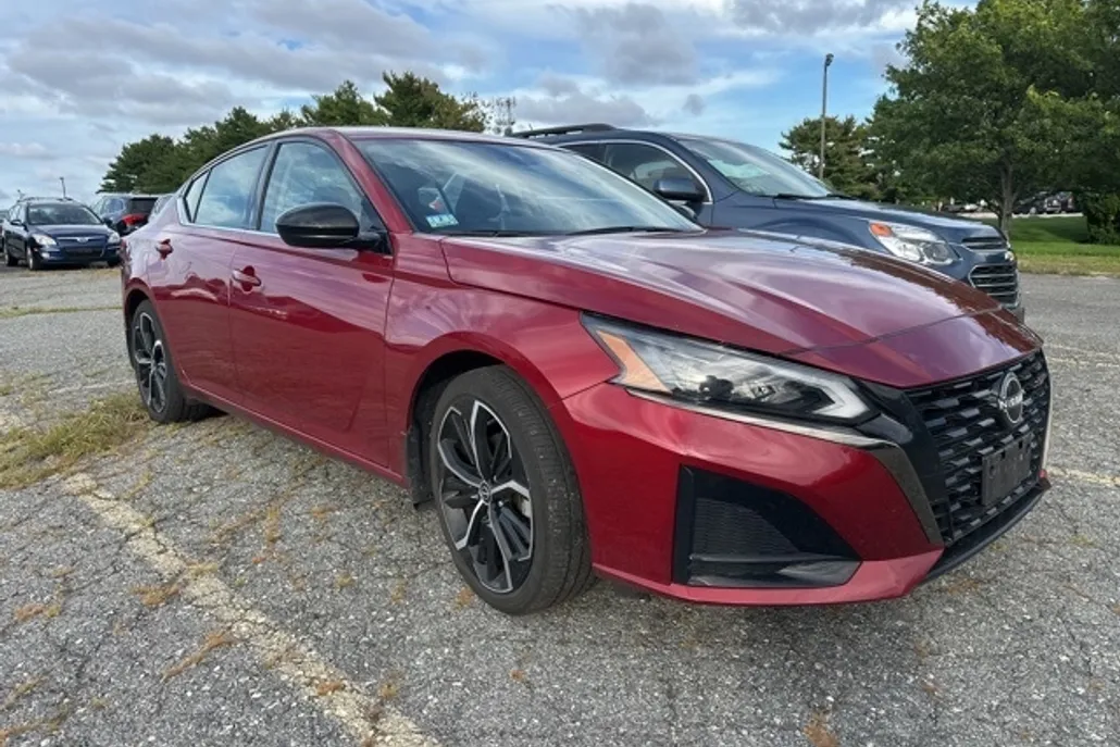 2023 Nissan Altima 2.5 SR photo 1