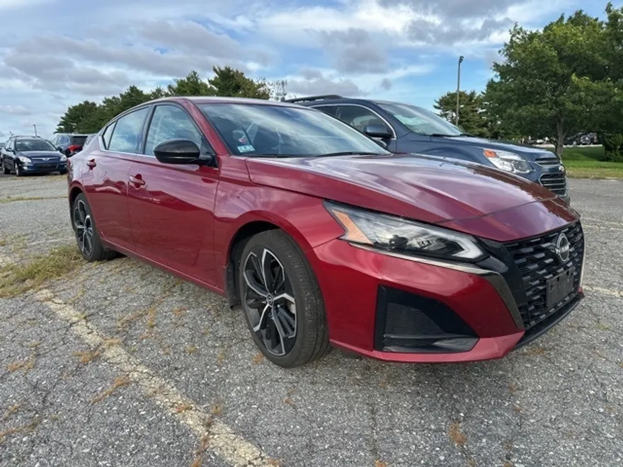 2023 Nissan Altima 2.5 SR photo 1