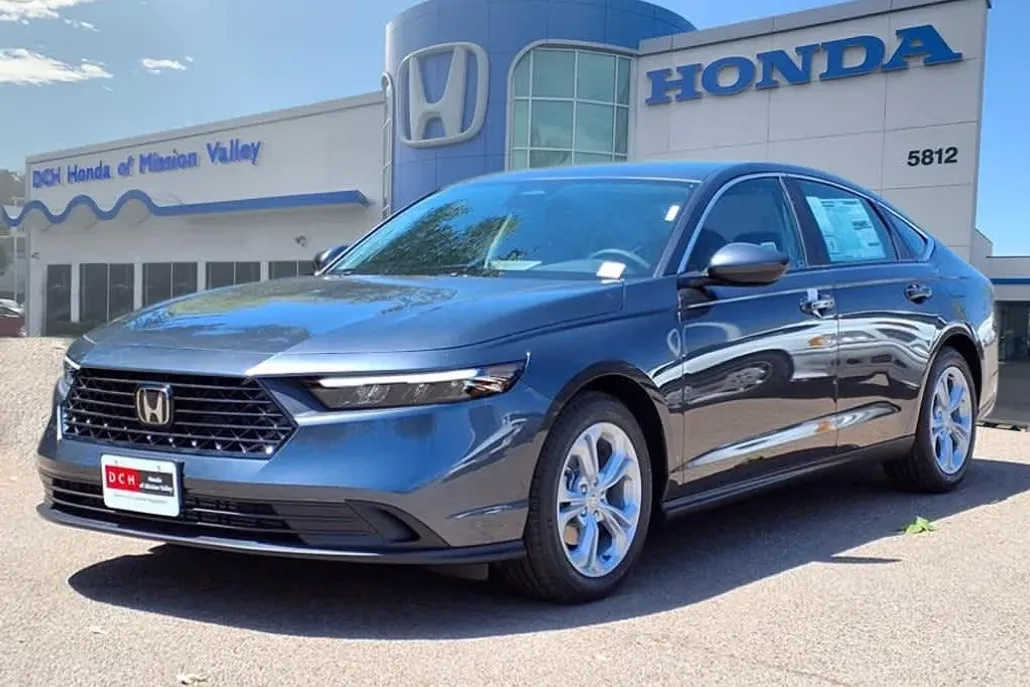 2025 Honda Accord LX photo 1