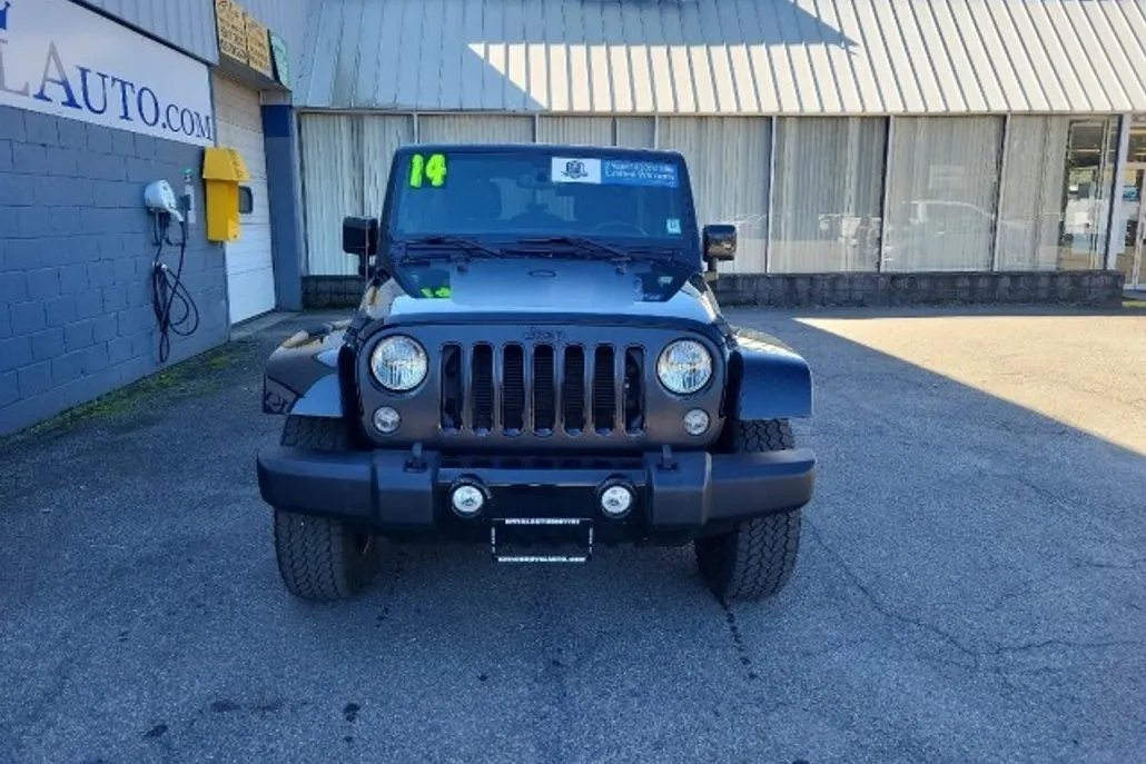 2014 Jeep Wrangler Unlimited Sahara photo 1