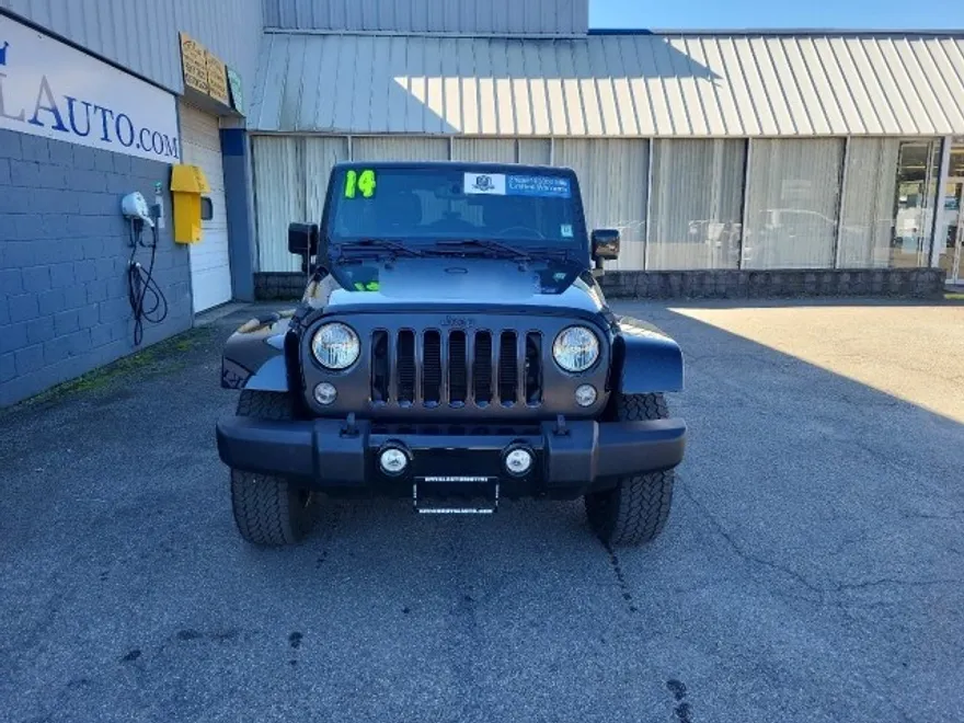 2014 Jeep Wrangler Unlimited Sahara photo 1