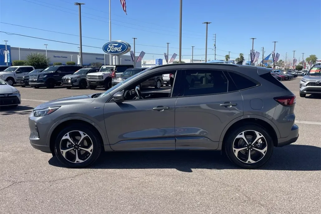 2024 Ford Escape ST-Line Elite photo 1