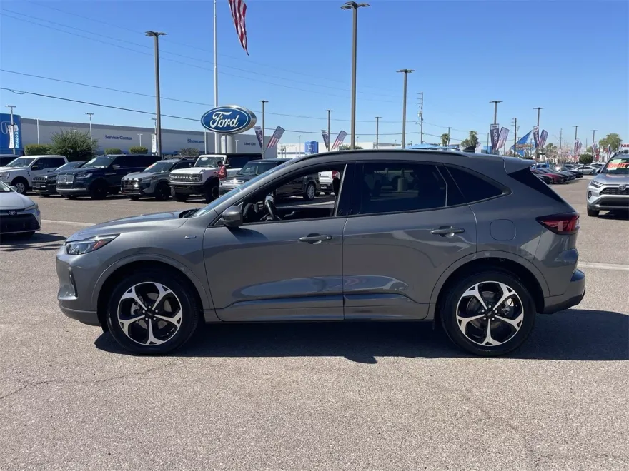 2024 Ford Escape ST-Line Elite photo 1