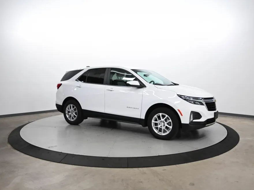 2024 Chevrolet Equinox LT photo 1