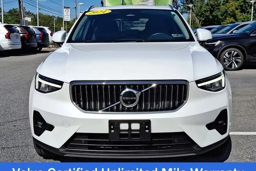 2023 Volvo XC40 AWD Plus photo 1