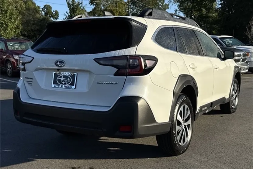 2024 Subaru Outback Premium photo 1
