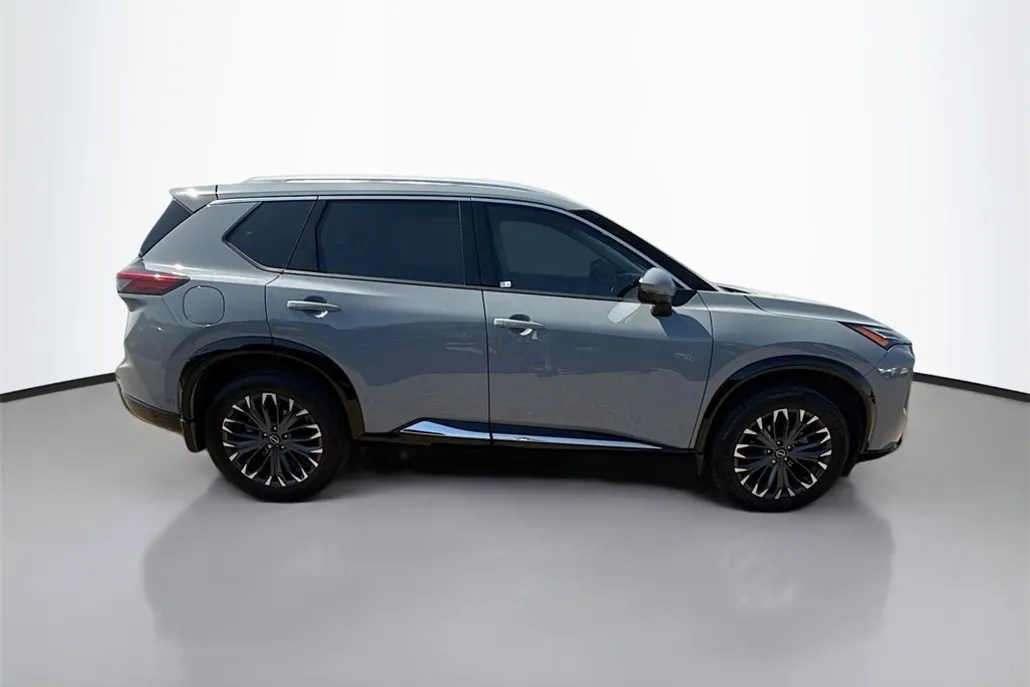 2024 Nissan Rogue Platinum photo 1