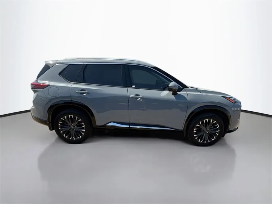 2024 Nissan Rogue Platinum photo 1