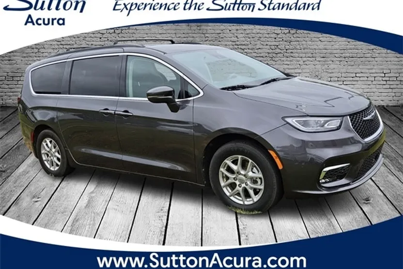 2022 Chrysler Pacifica Touring L photo 1