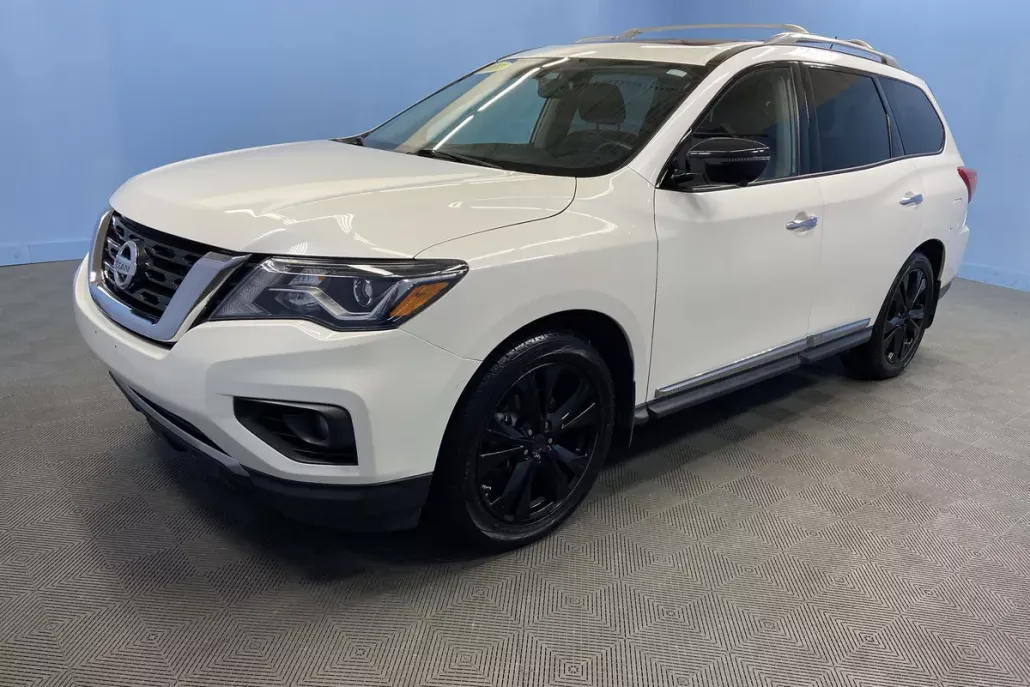 2017 Nissan Pathfinder 4x4 Platinum photo 1
