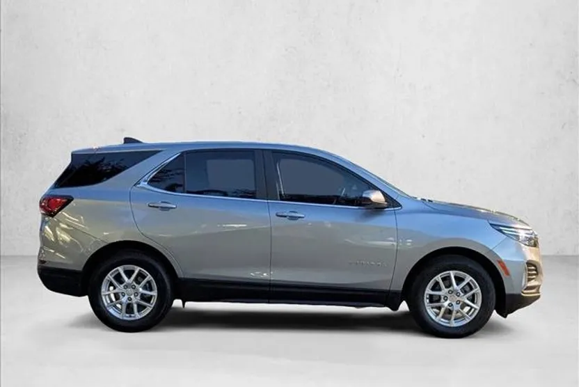 2024 Chevrolet Equinox LT photo 1