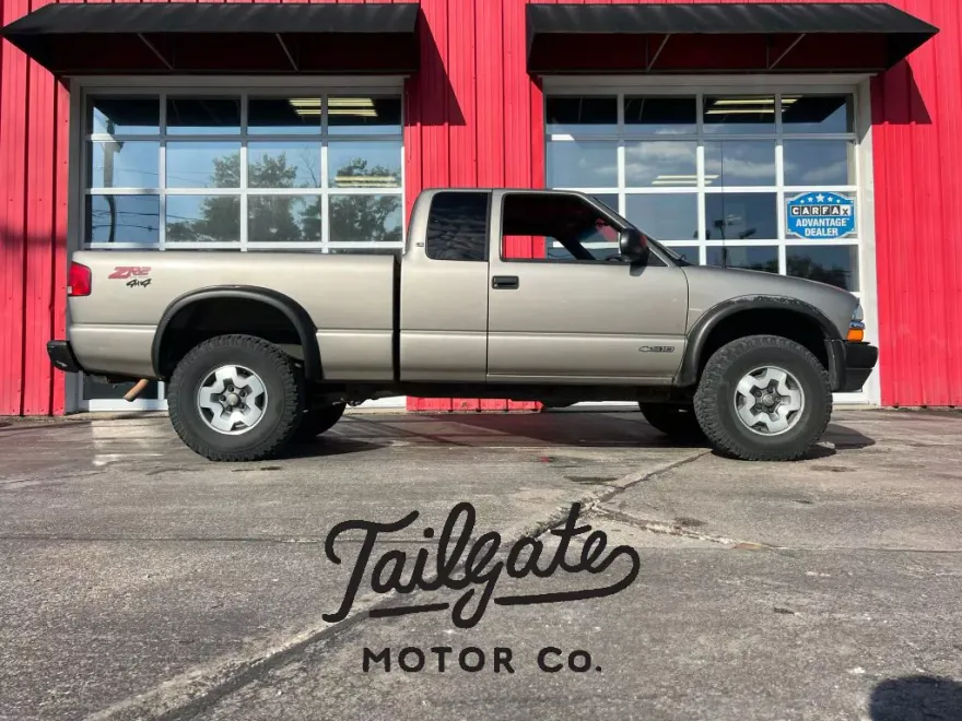 2000 Chevrolet S-10 Pickup photo 1