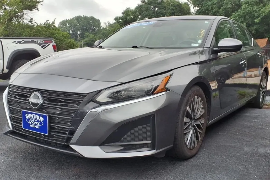2023 Nissan Altima 2.5 SV photo 1