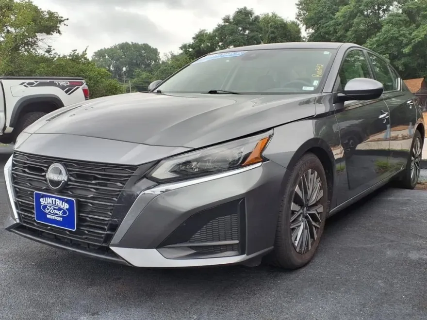 2023 Nissan Altima 2.5 SV photo 1