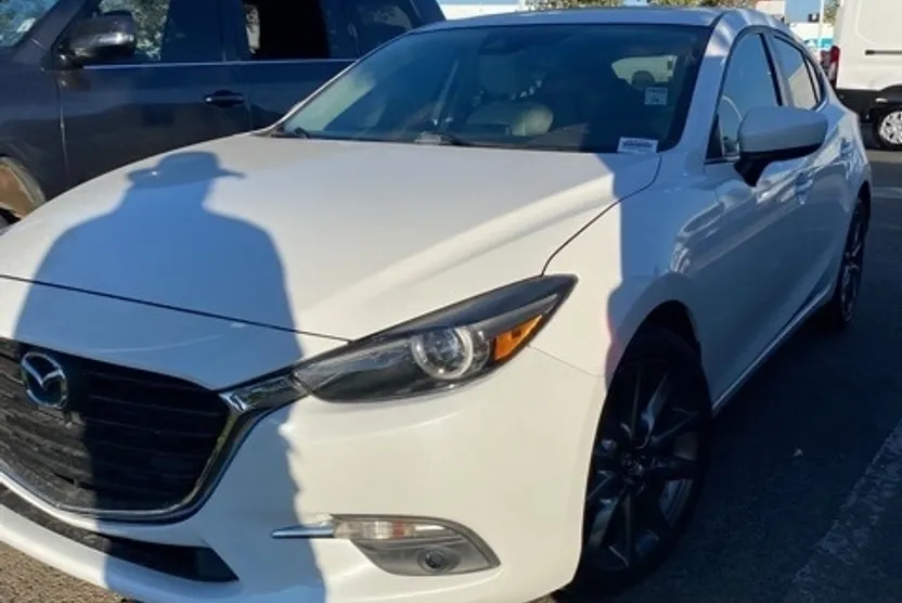 2018 Mazda Mazda3 Grand Touring Hatchback photo 1