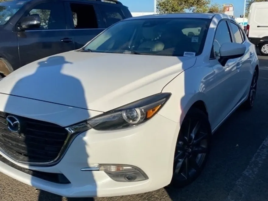 2018 Mazda Mazda3 Grand Touring Hatchback photo 1