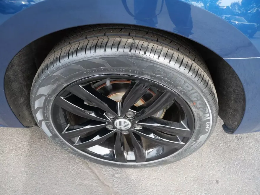 2018 Volkswagen Passat 2.0T SE photo 1