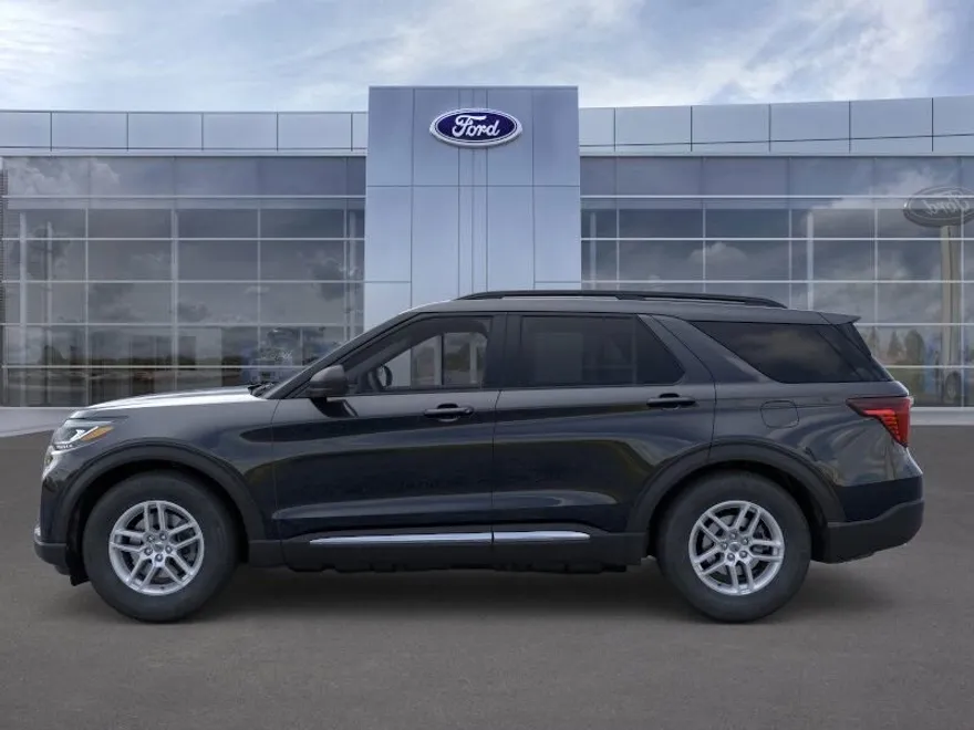 2025 Ford Explorer photo 1