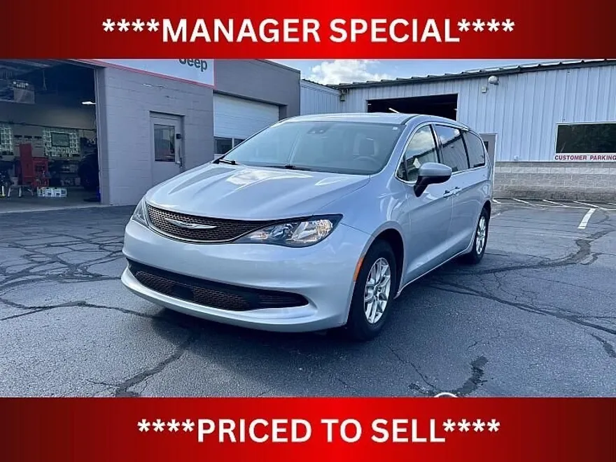 2023 Chrysler Voyager LX photo 1