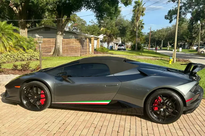 2019 Lamborghini Huracan Performante Spyder photo 1