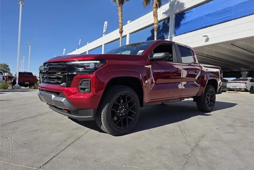 2025 Chevrolet Colorado Z71 photo 1