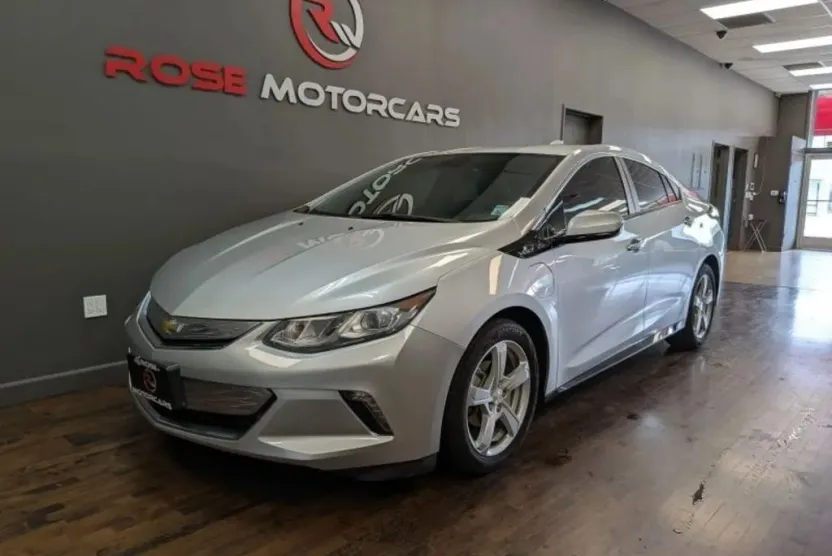 2018 Chevrolet Volt LT photo 1