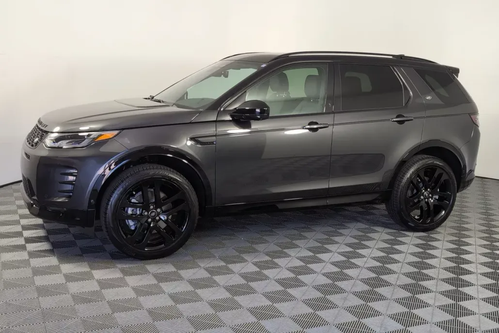 2025 Land Rover Discovery Sport Dynamic SE photo 1