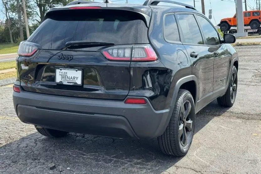 2021 Jeep Cherokee Altitude photo 1