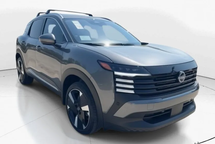 2025 Nissan Kicks SR photo 1