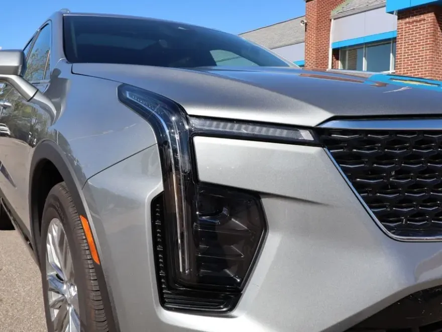 2024 Cadillac XT4 Premium Luxury photo 1