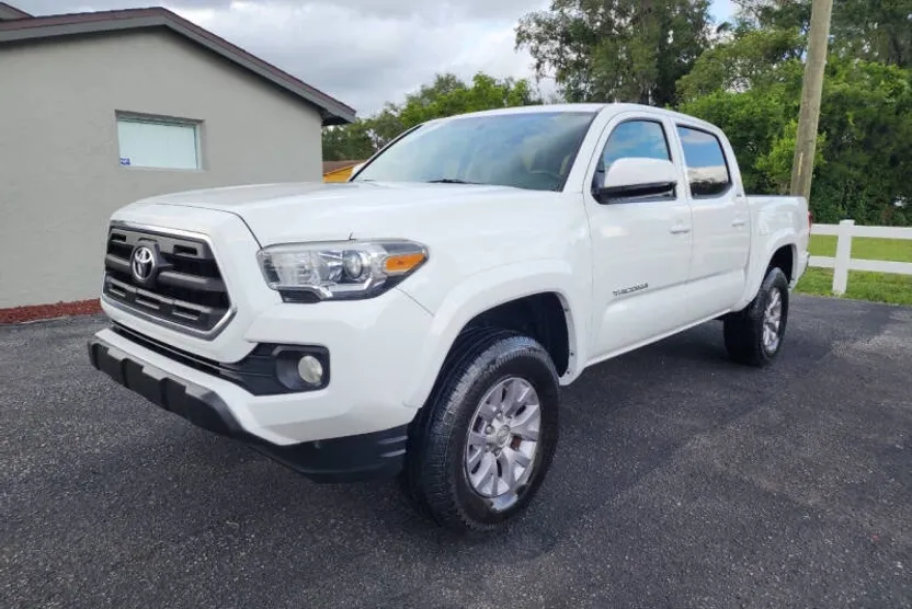 2016 Toyota Tacoma SR5 V6 photo 1