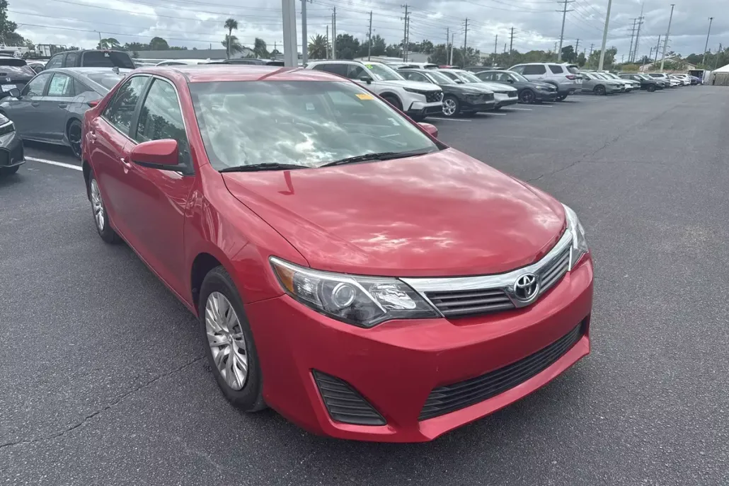 2014 Toyota Camry SE photo 1