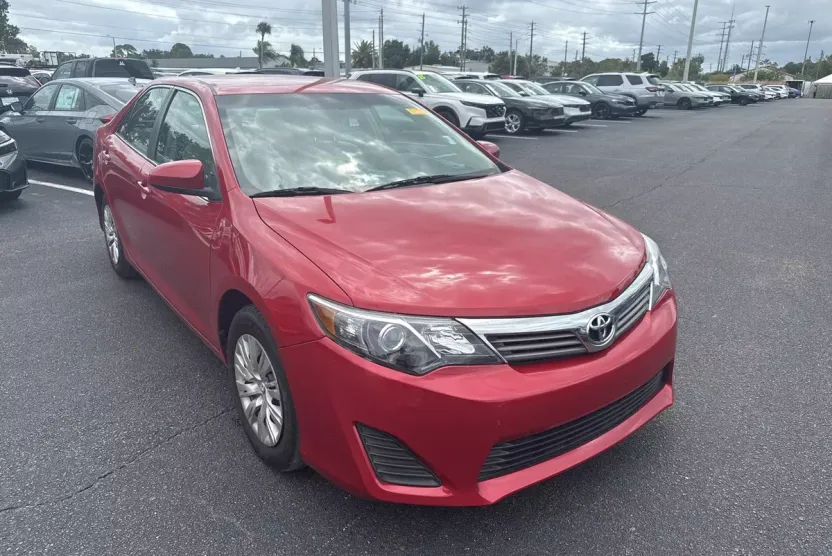 2014 Toyota Camry SE photo 1